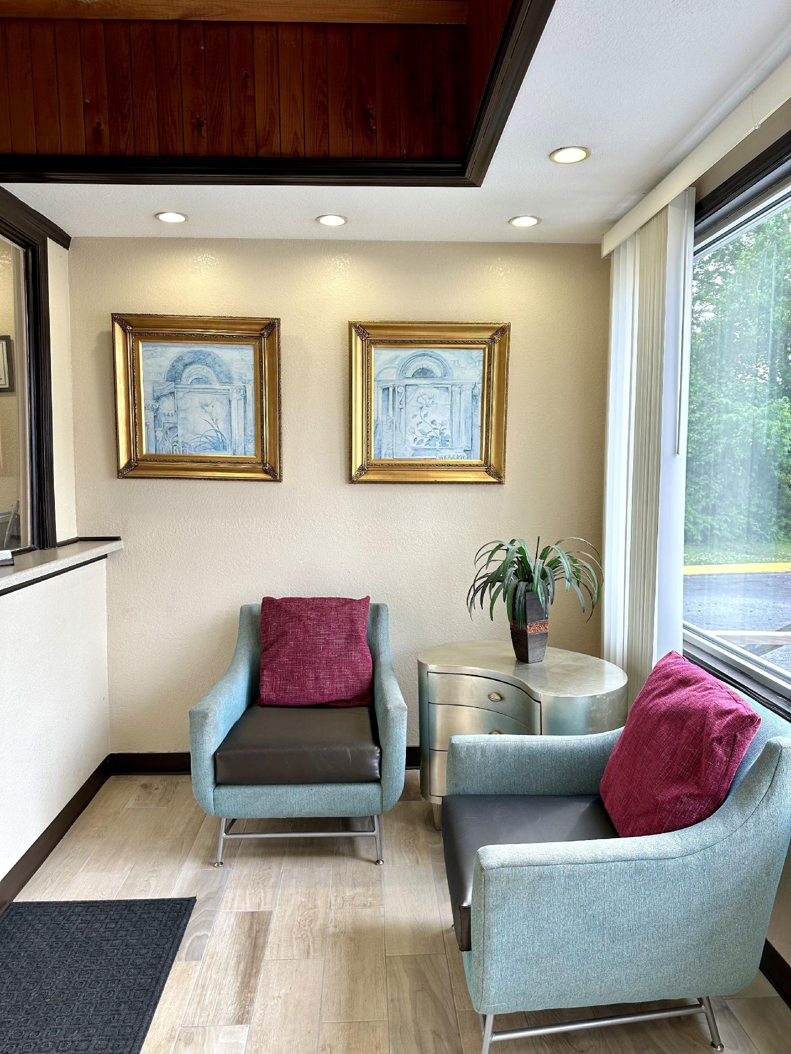 Whistling Pines Motel