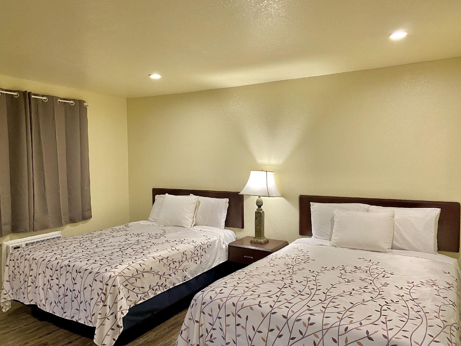 Whistling Pines Motel
