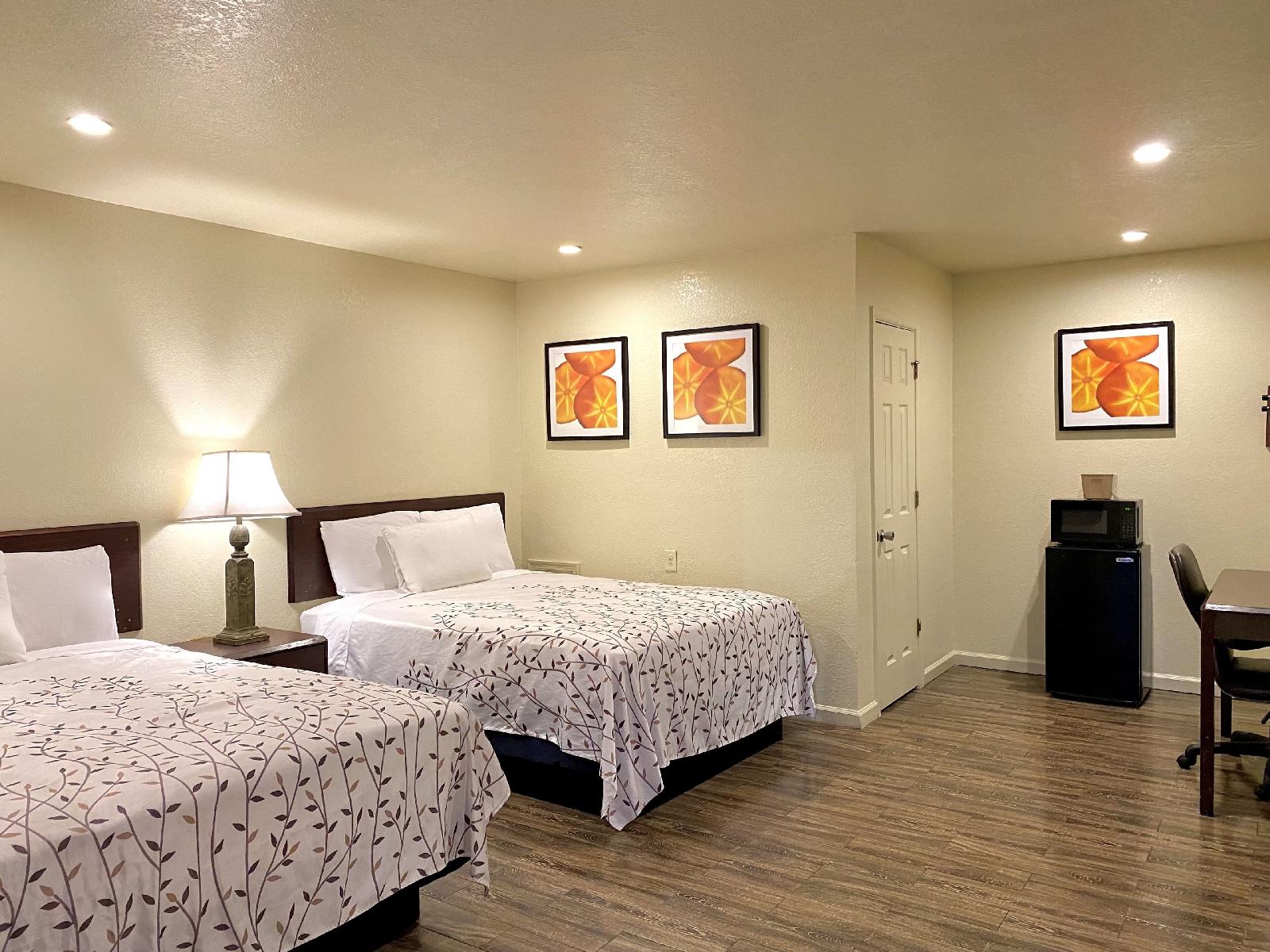 Whistling Pines Motel