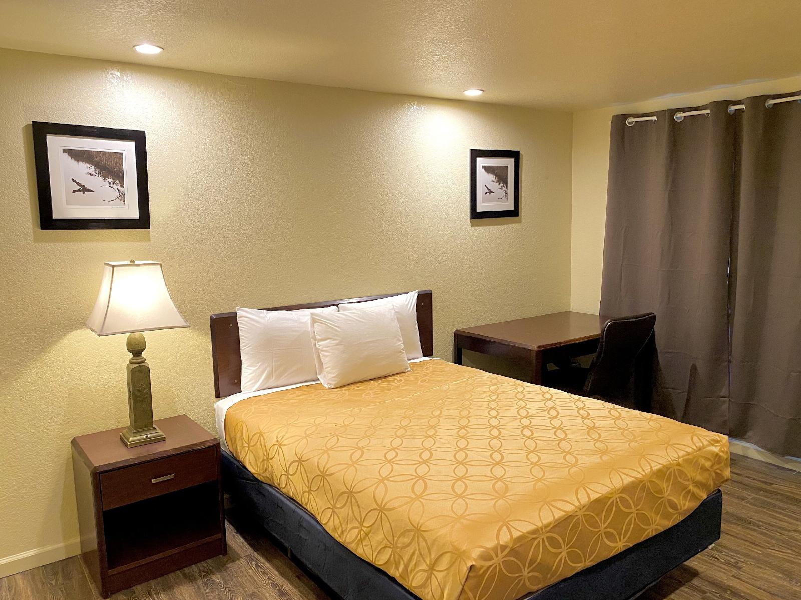 Whistling Pines Motel