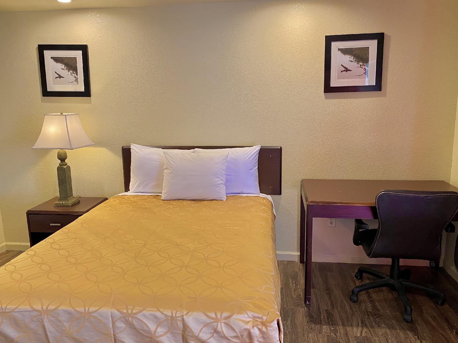 Whistling Pines Motel