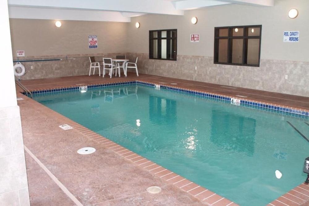 Brookstone Lodge and Suites