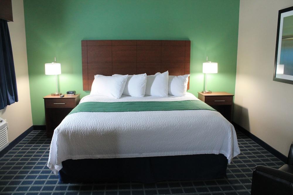 Brookstone Lodge and Suites