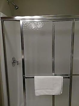Brookstone Lodge and Suites