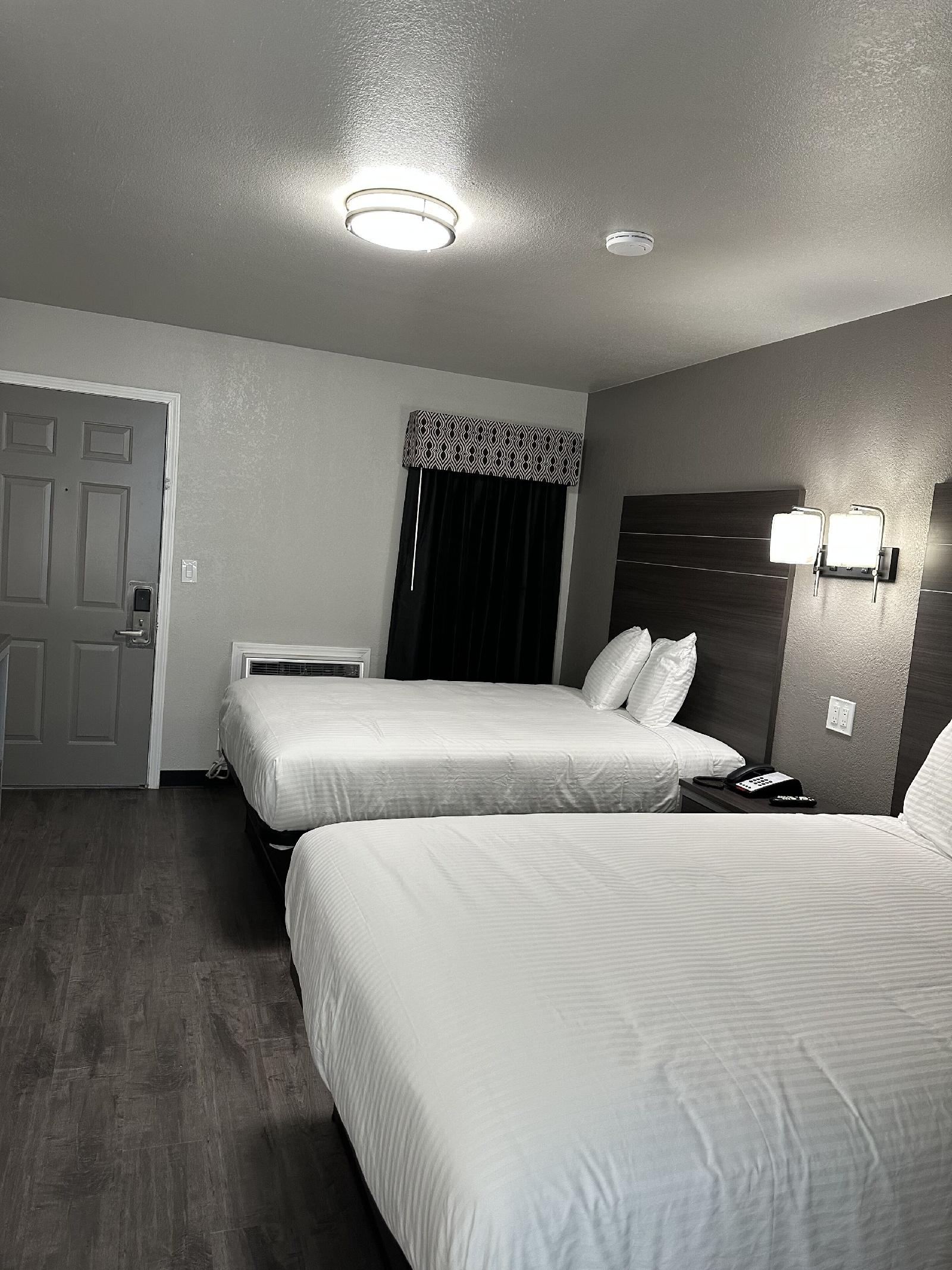 Sleepy Traveler Motel