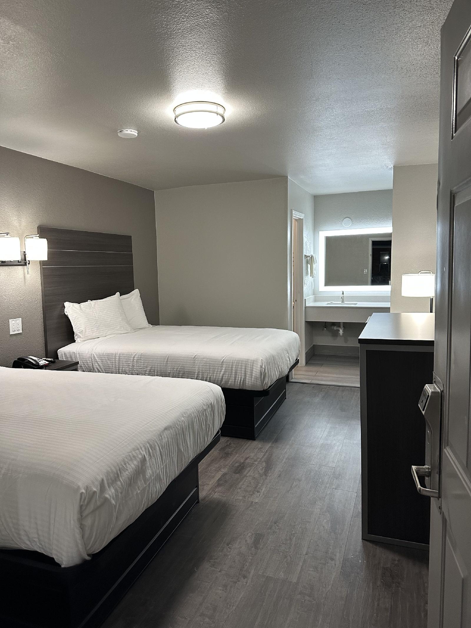 Sleepy Traveler Motel