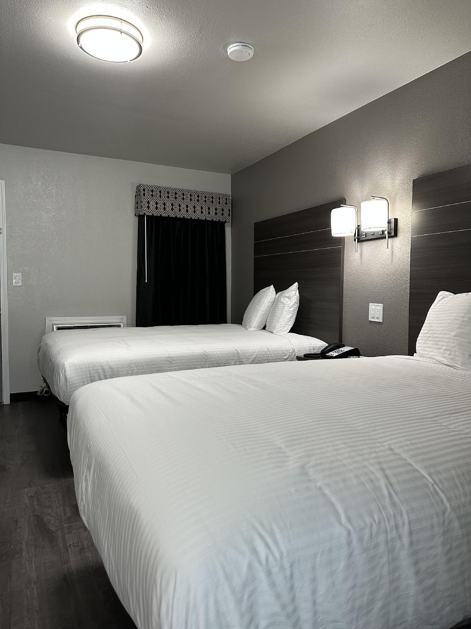 Sleepy Traveler Motel