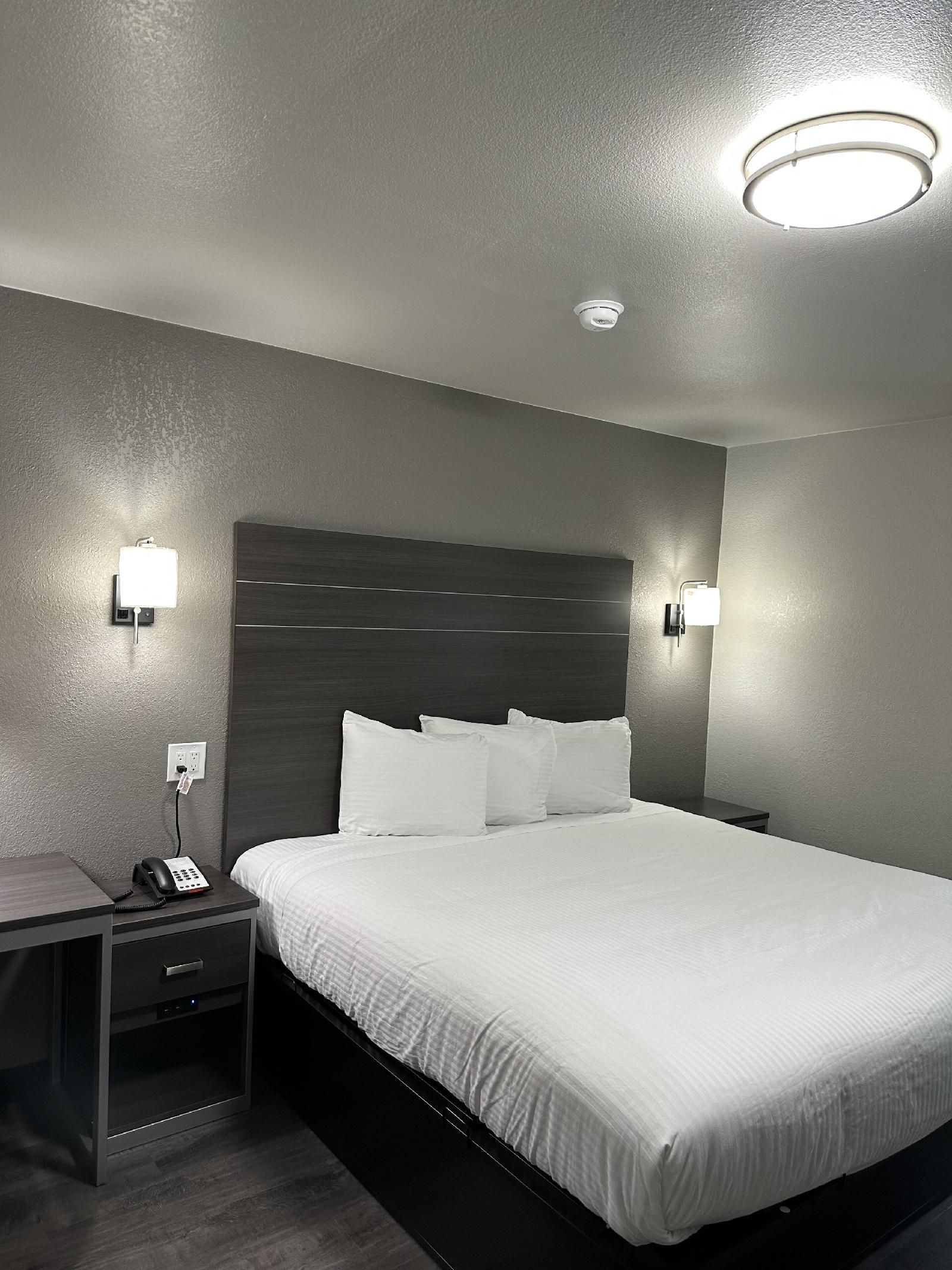 Sleepy Traveler Motel