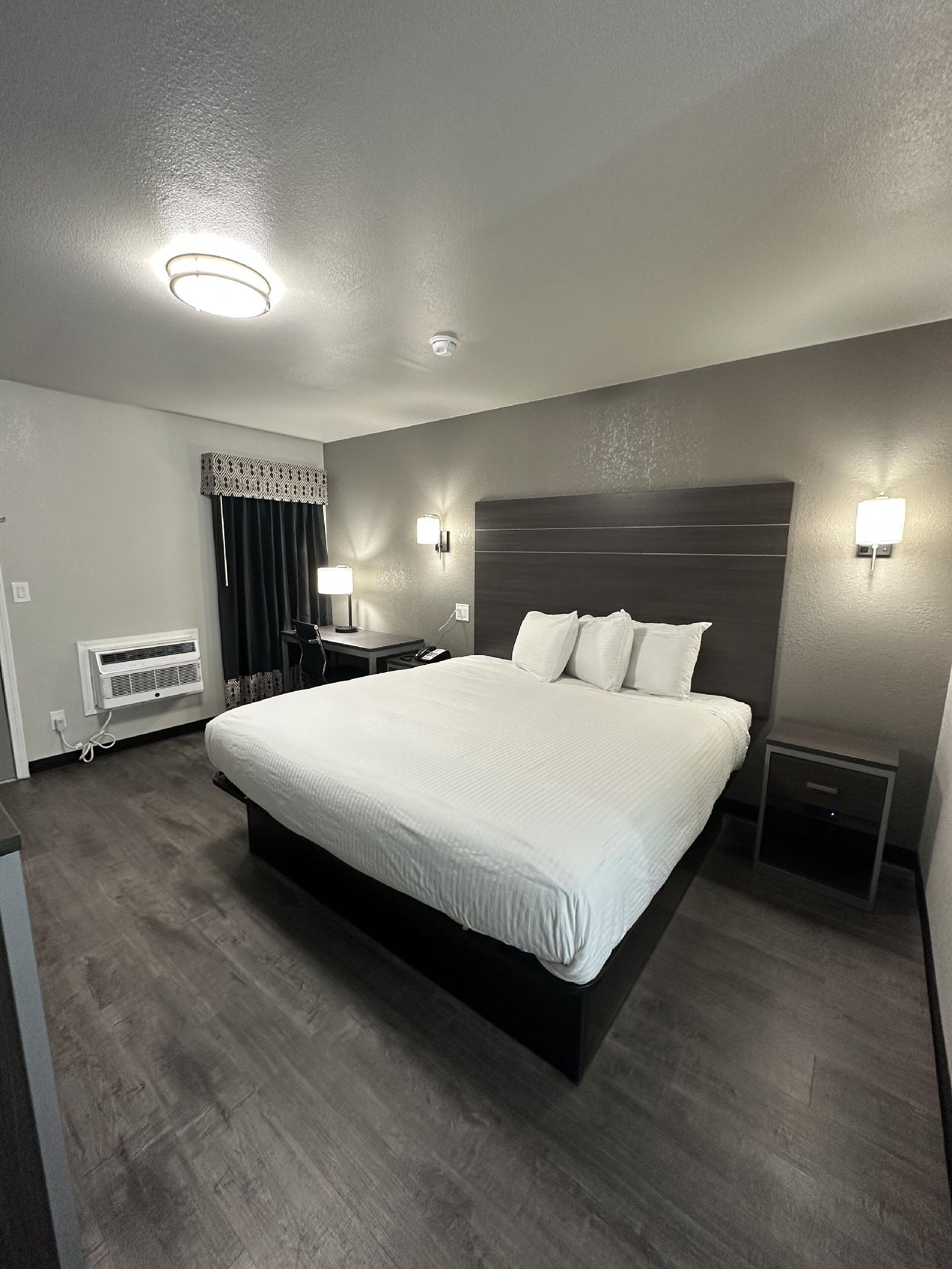 Sleepy Traveler Motel
