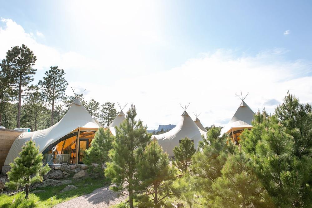 Under Canvas Mount Rushmore
