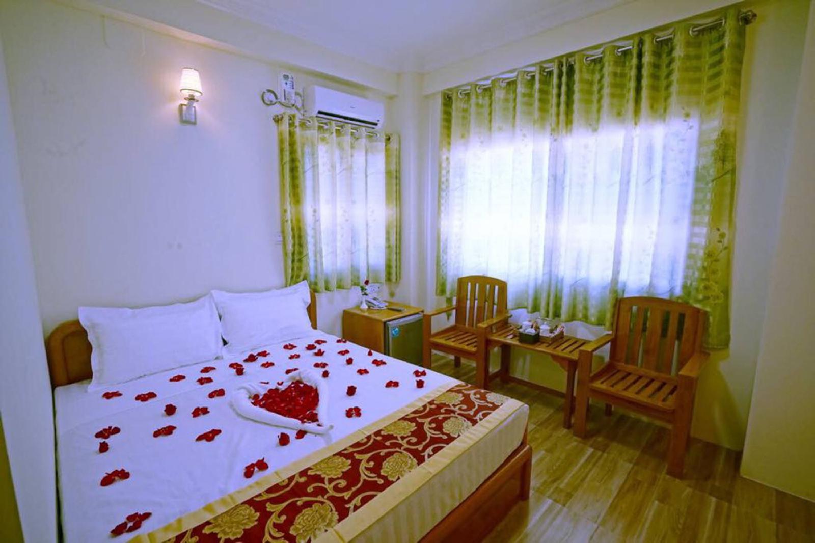 Moon Light Hotel