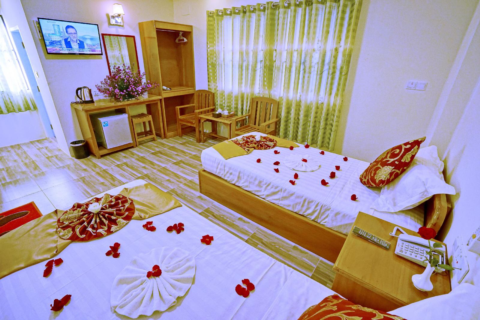 Moon Light Hotel