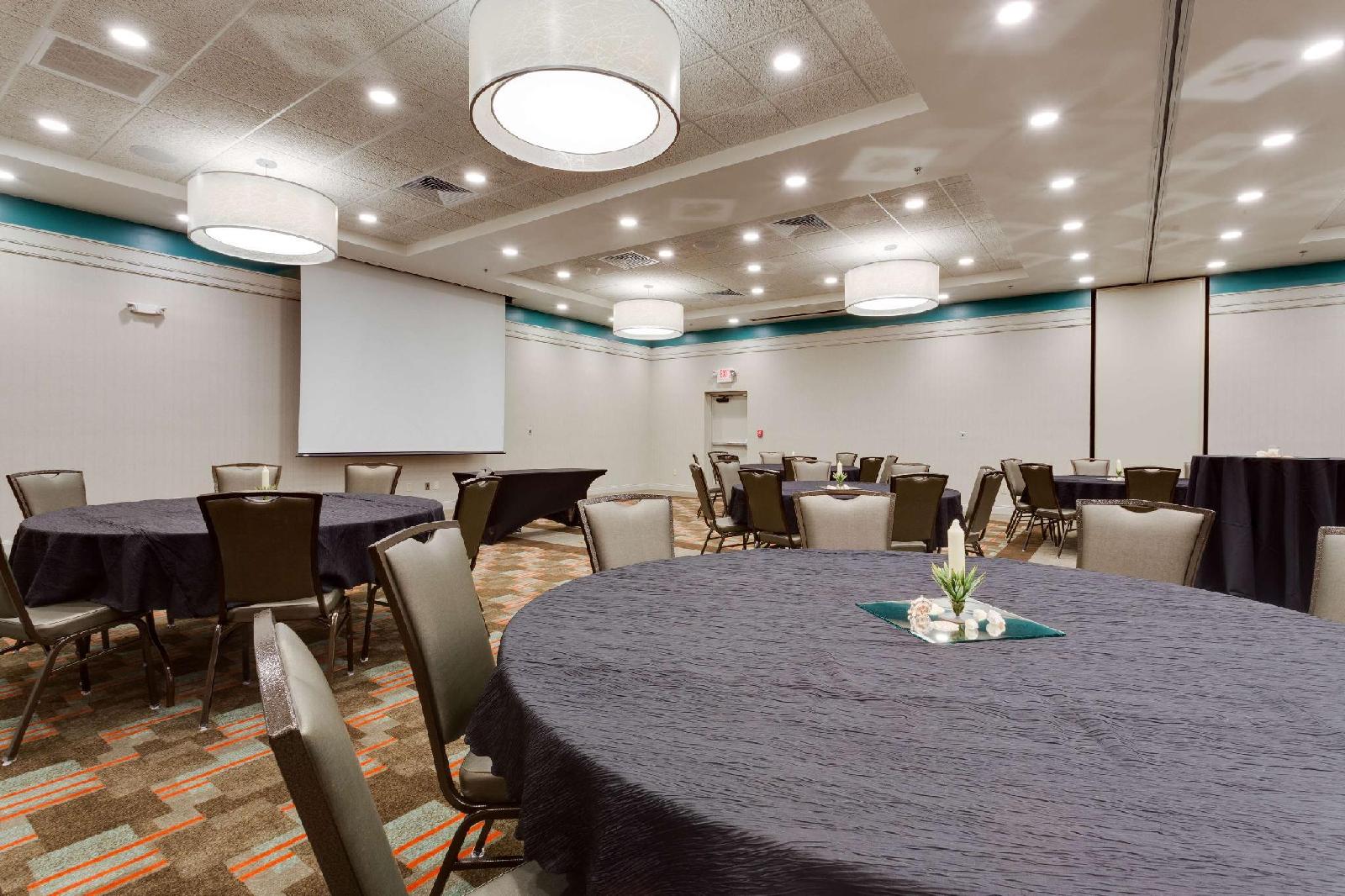 Drury Inn & Suites Fort Myers At I 75 And Gulf Coast Town Center