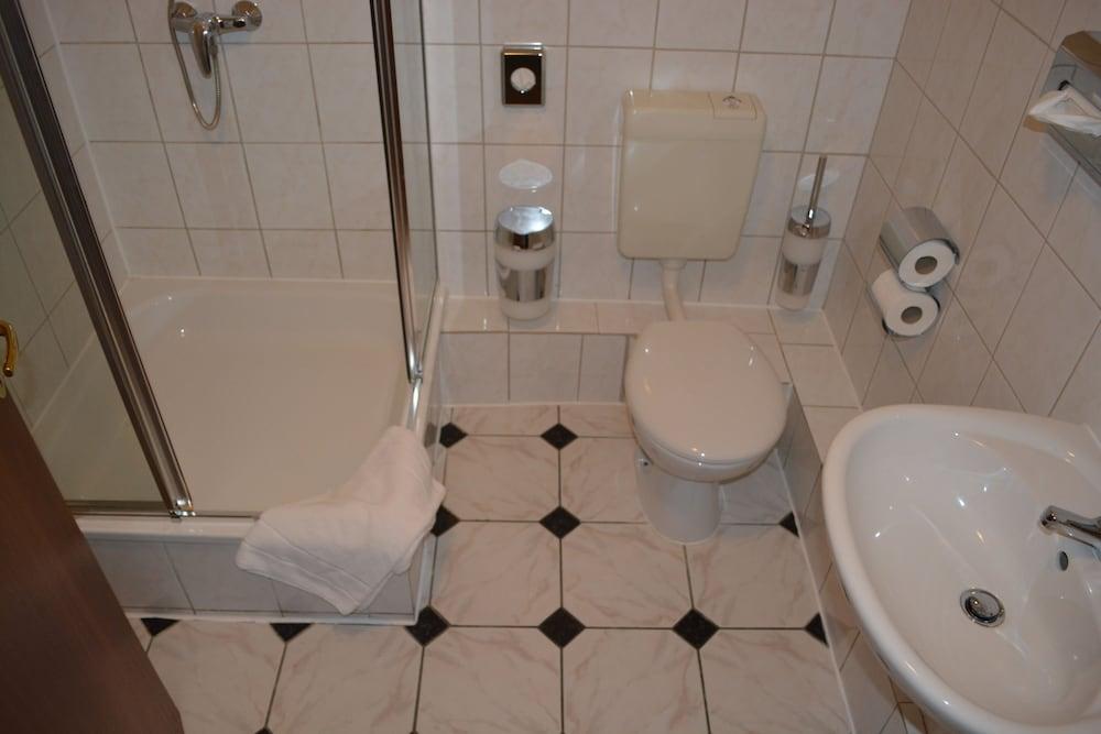 B&D Hotel