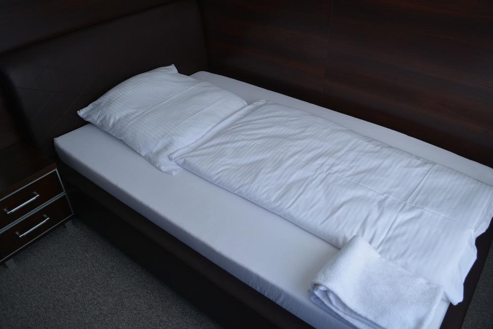 B&D Hotel