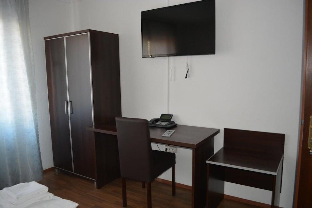 B&D Hotel