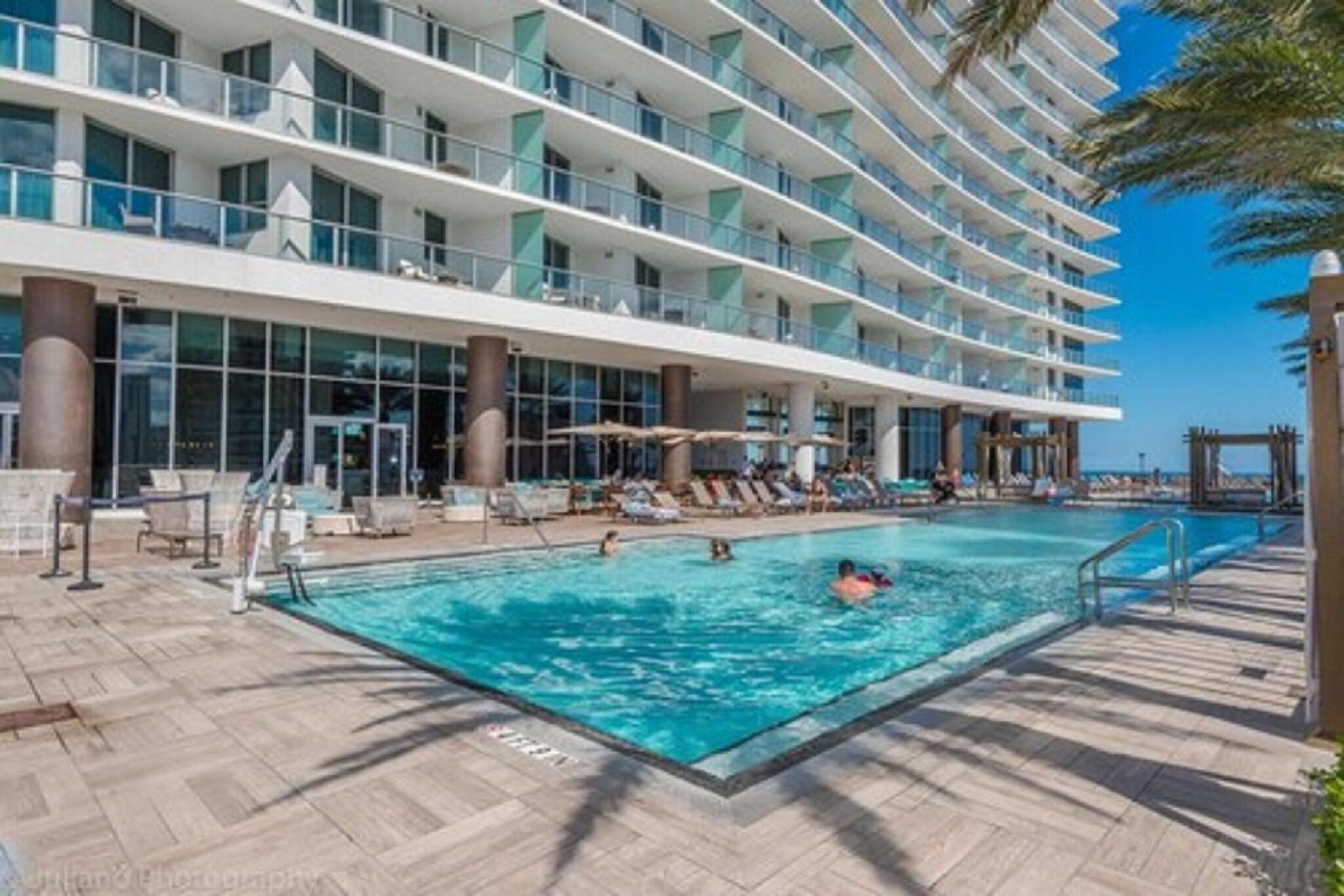 Hyde Beach Condos by Ammos Vr