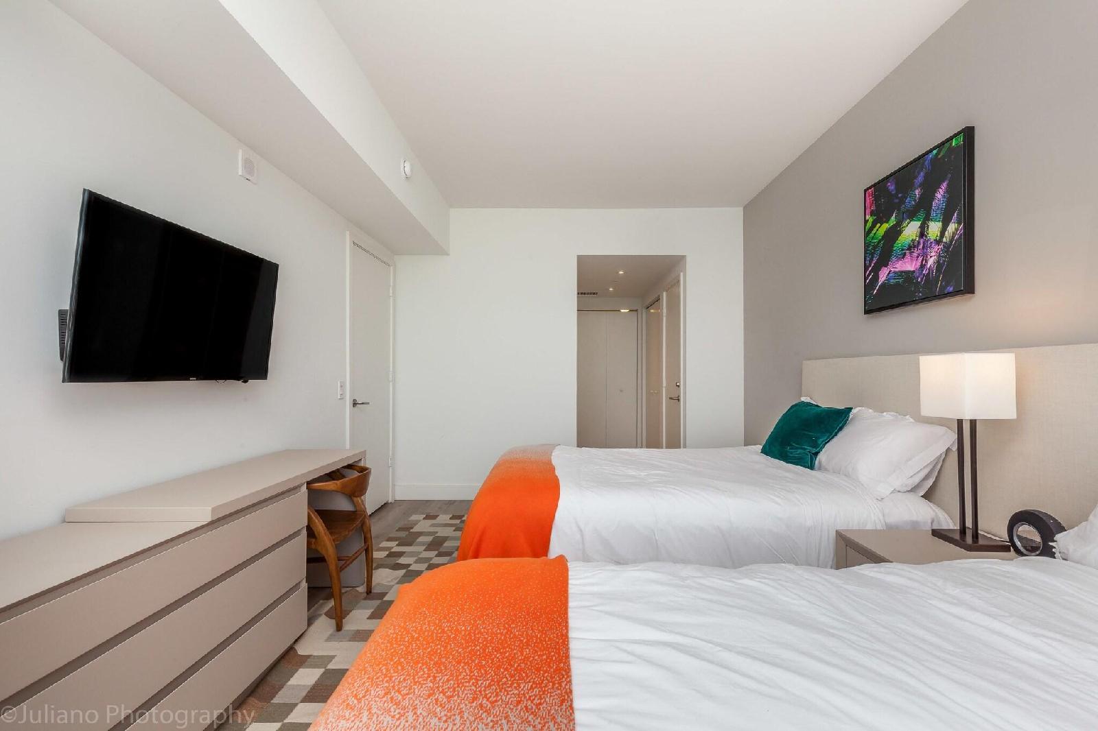 Hyde Beach Condos by Ammos Vr