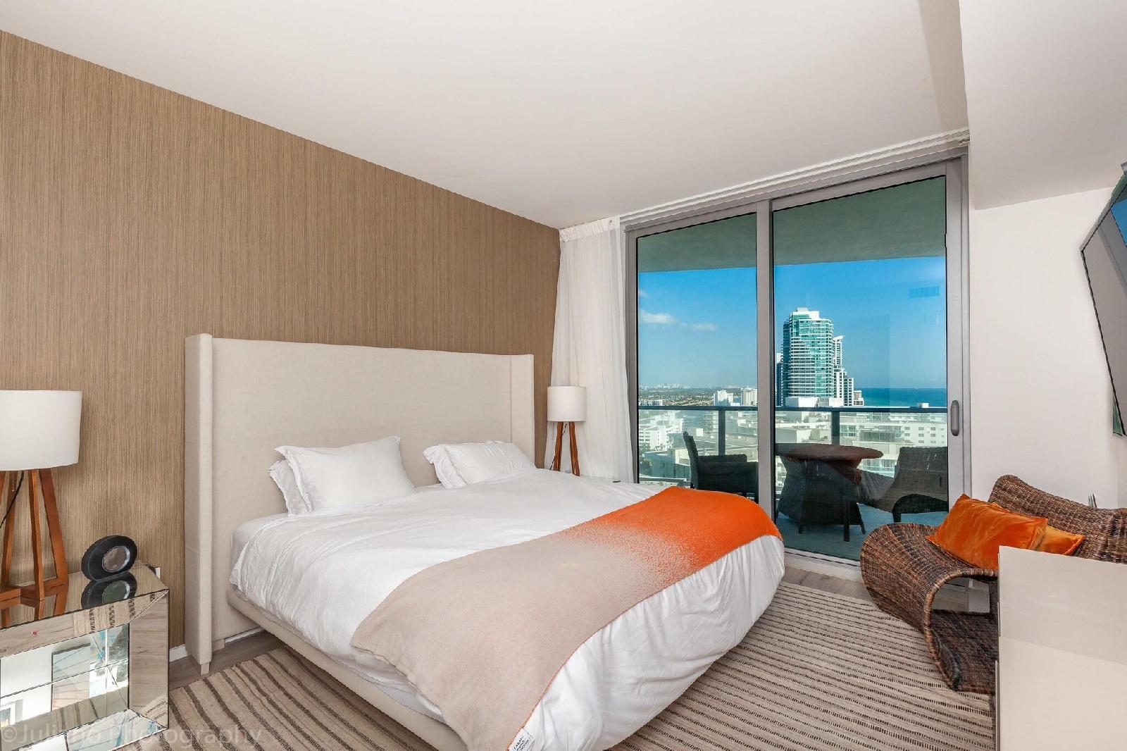 Hyde Beach Condos by Ammos Vr