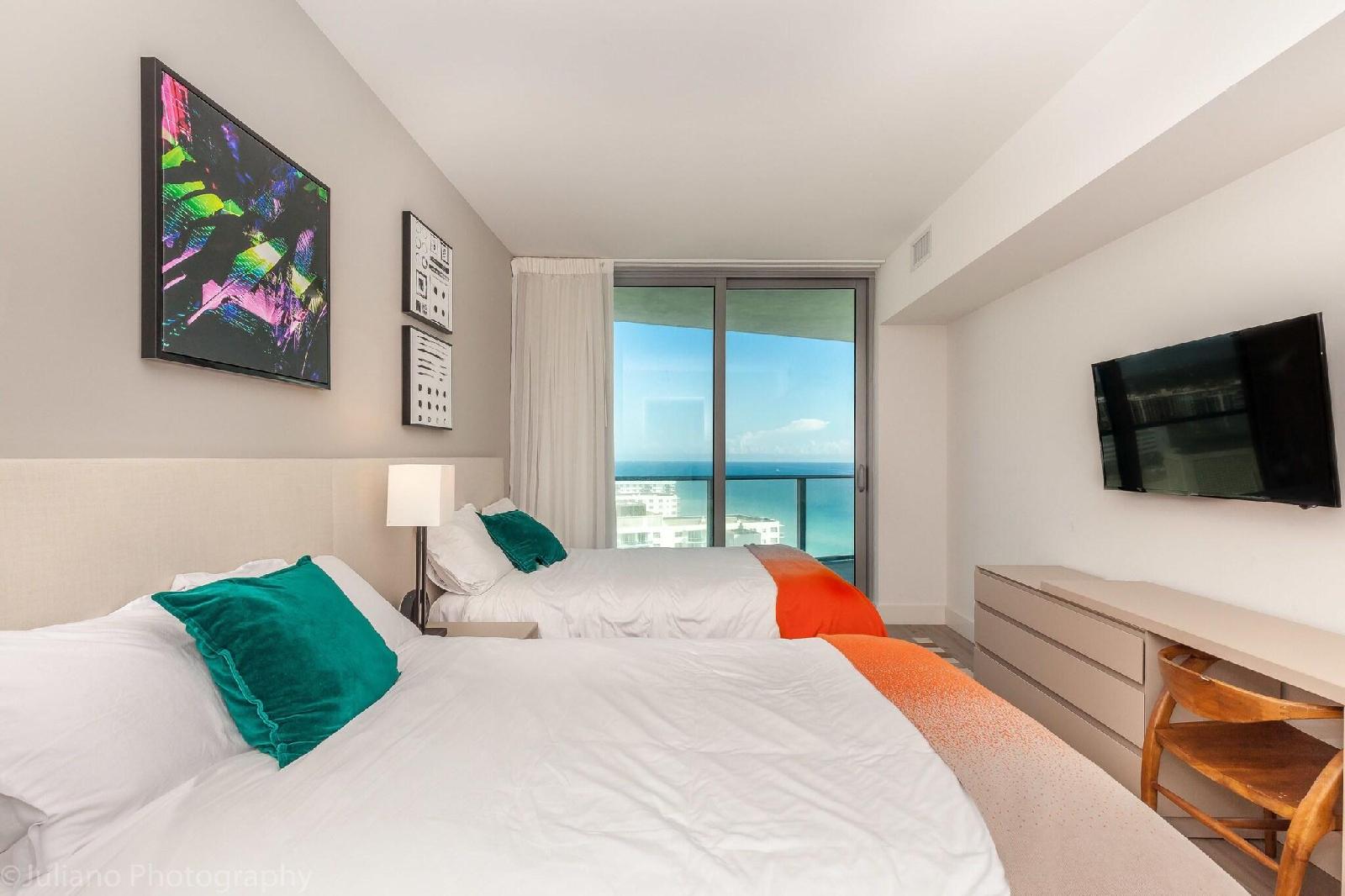 Hyde Beach Condos by Ammos Vr