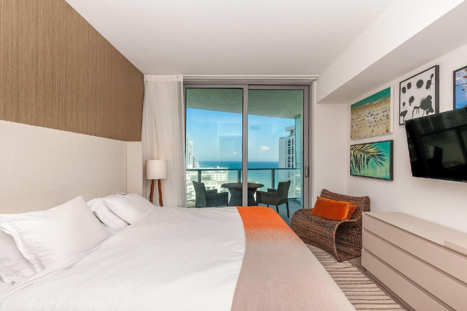 Hyde Beach Condos by Ammos Vr