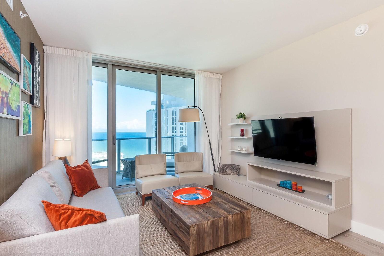 Hyde Beach Condos by Ammos Vr