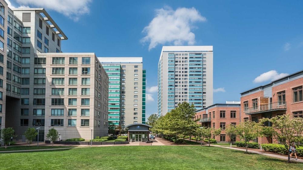 Global Luxury Suites At Emerson Place