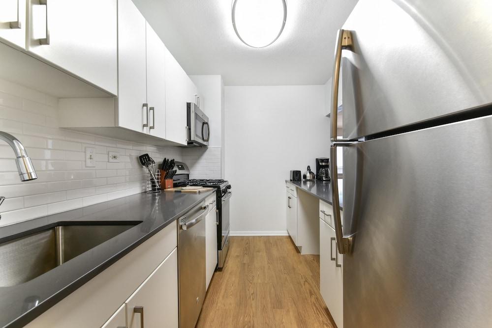 Global Luxury Suites At Emerson Place