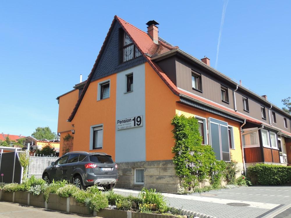 Pension 19