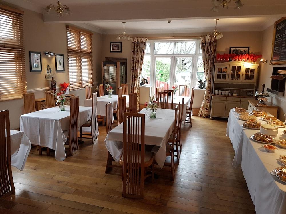 The Dorset Arms Inn