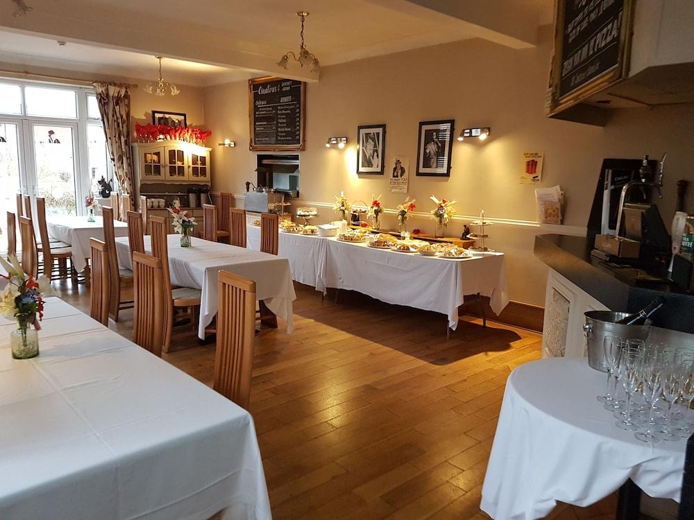 The Dorset Arms Inn