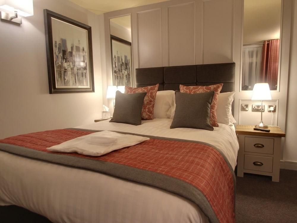 Nine Jars Hotel