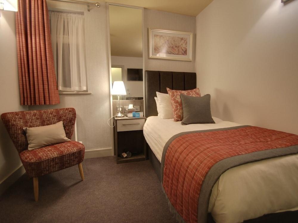 Nine Jars Hotel
