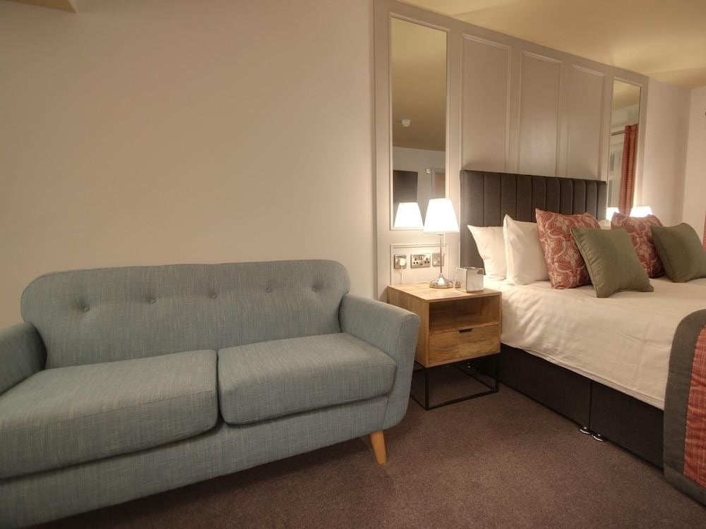 Nine Jars Hotel