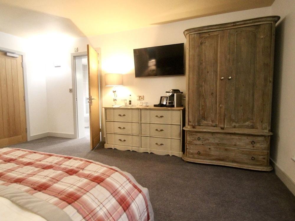 Nine Jars Hotel