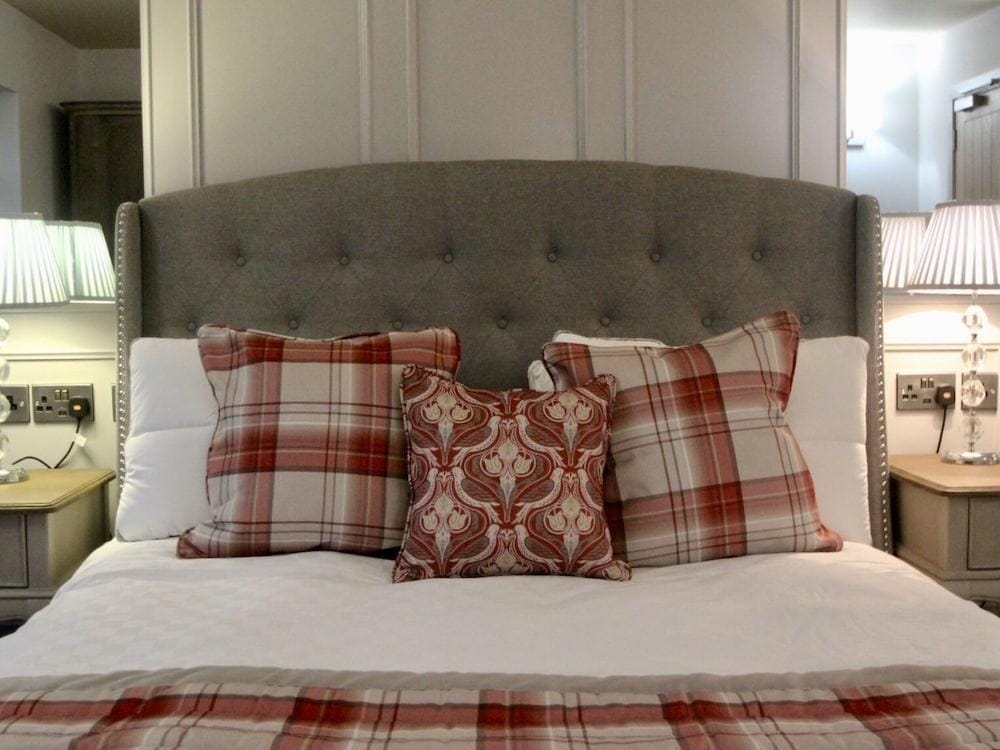 Nine Jars Hotel