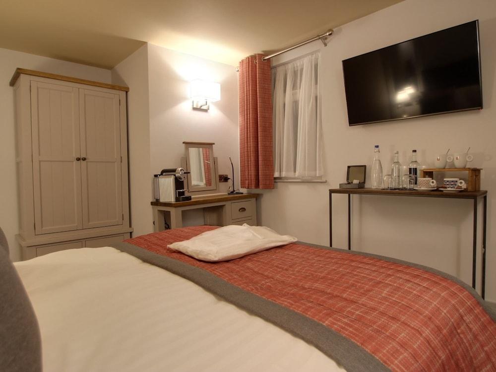 Nine Jars Hotel