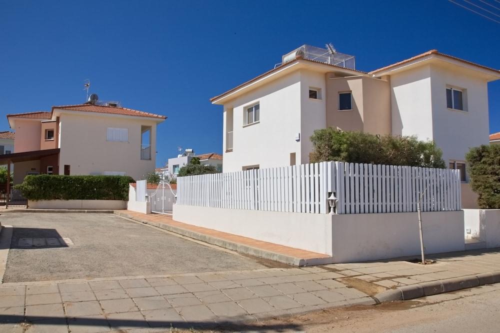 Velomar Family Villa