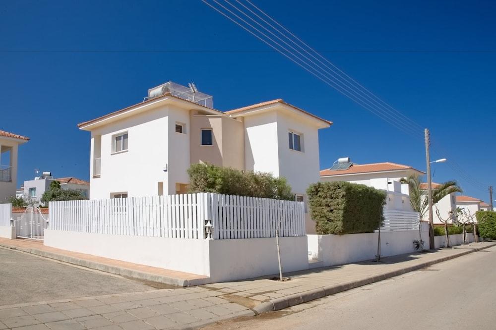 Velomar Family Villa