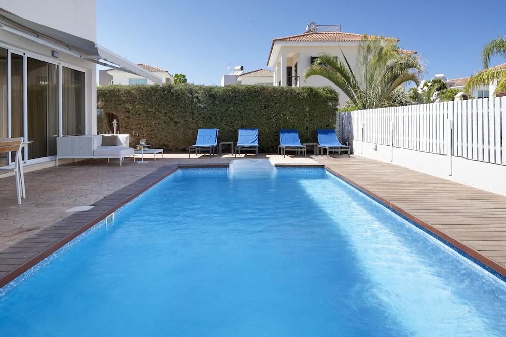 Velomar Family Villa