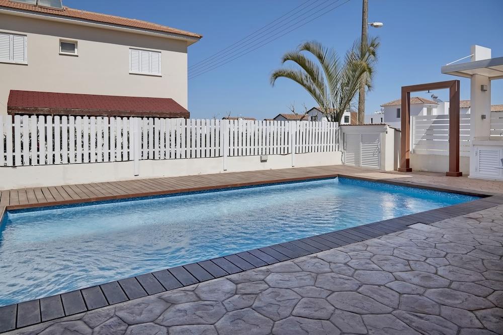 Velomar Family Villa