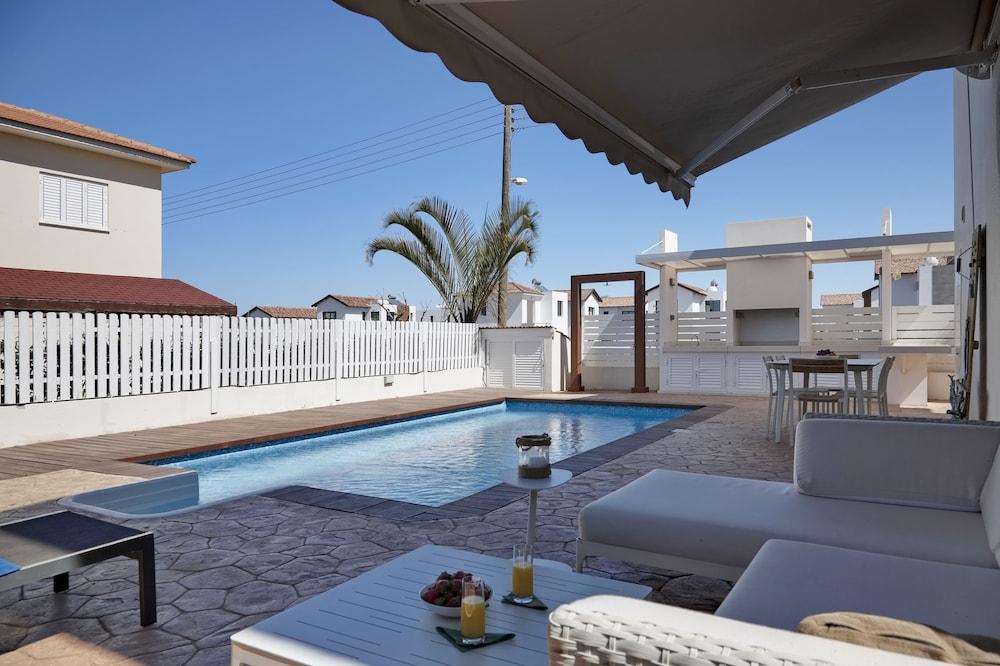 Velomar Family Villa