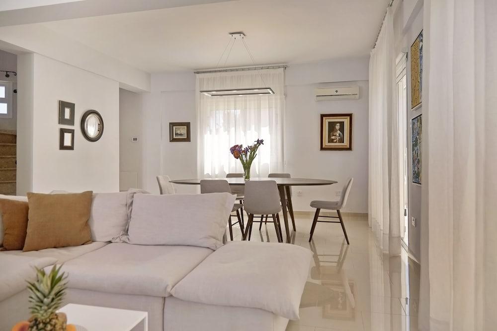 Velomar Family Villa