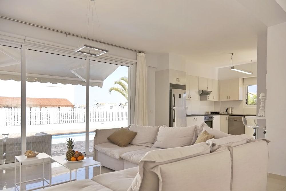 Velomar Family Villa