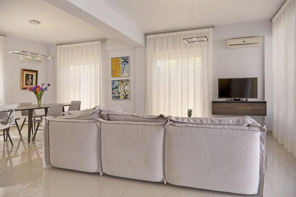Velomar Family Villa