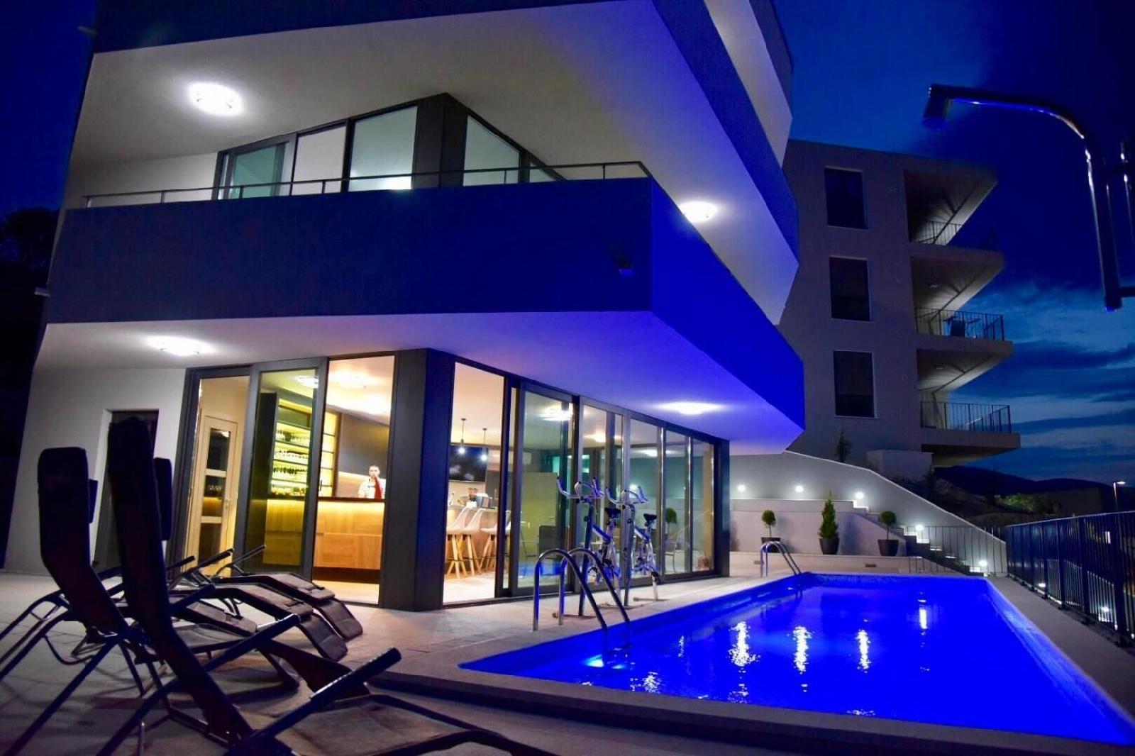 White Cloud Apartments
