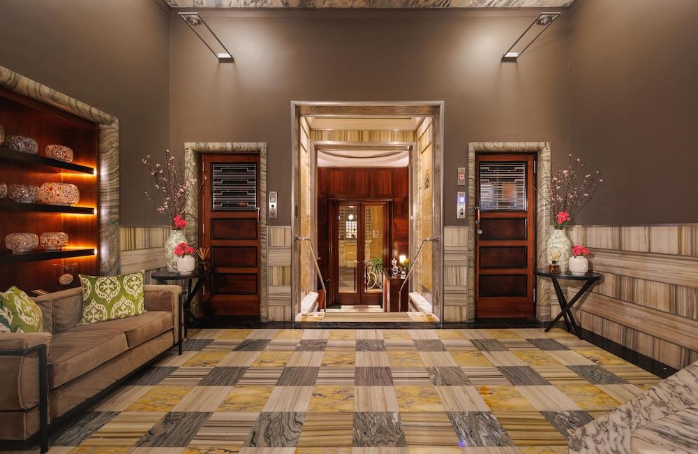 Singer Palace Hotel