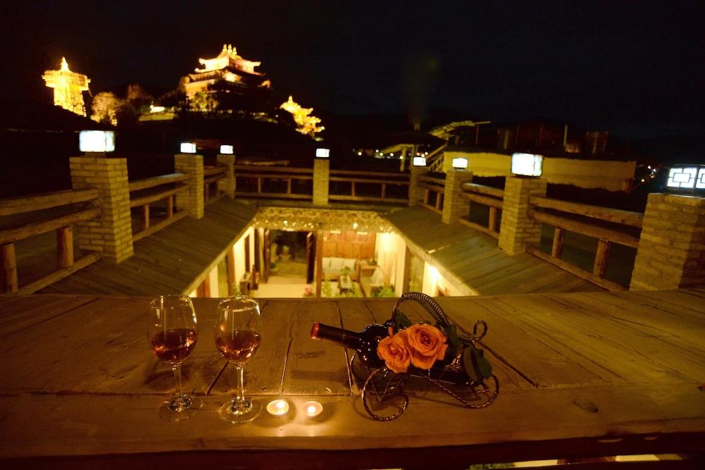 Shangri-La E-Outfitting Boutique Hotel