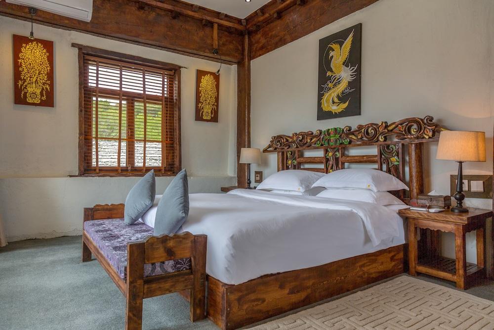 Shangri-La E-Outfitting Boutique Hotel