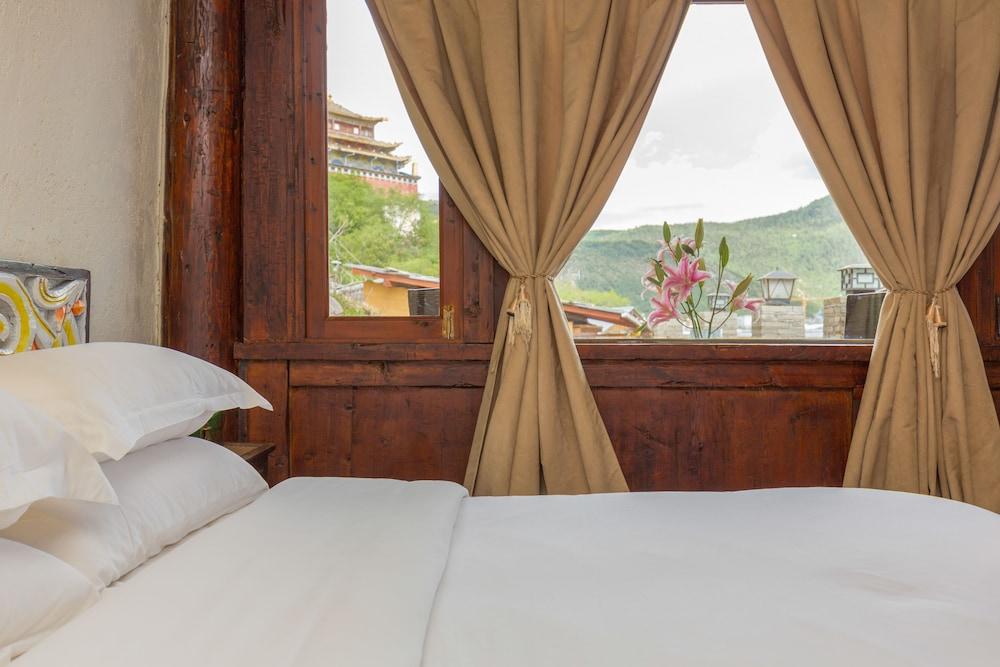 Shangri-La E-Outfitting Boutique Hotel